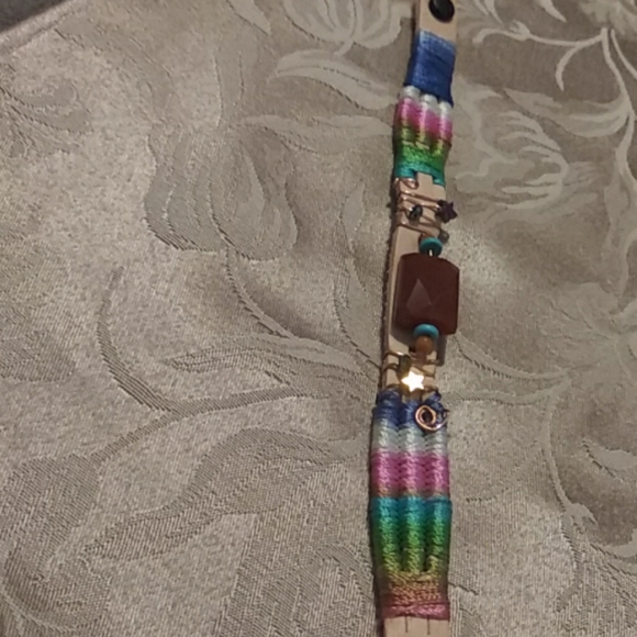 Handmade bracelet.  Clasp is 8" for the wrist size - Picture 2 of 4